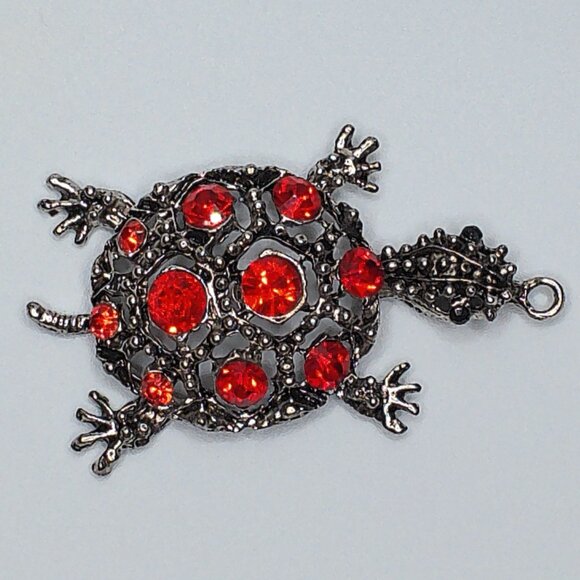 Red silver Turtle Pendant, silver color, red rhinestone, shiny crystals details - Picture 1 of 7